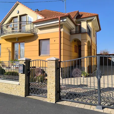 Nemeth Nyaralo 1 Апартаменты